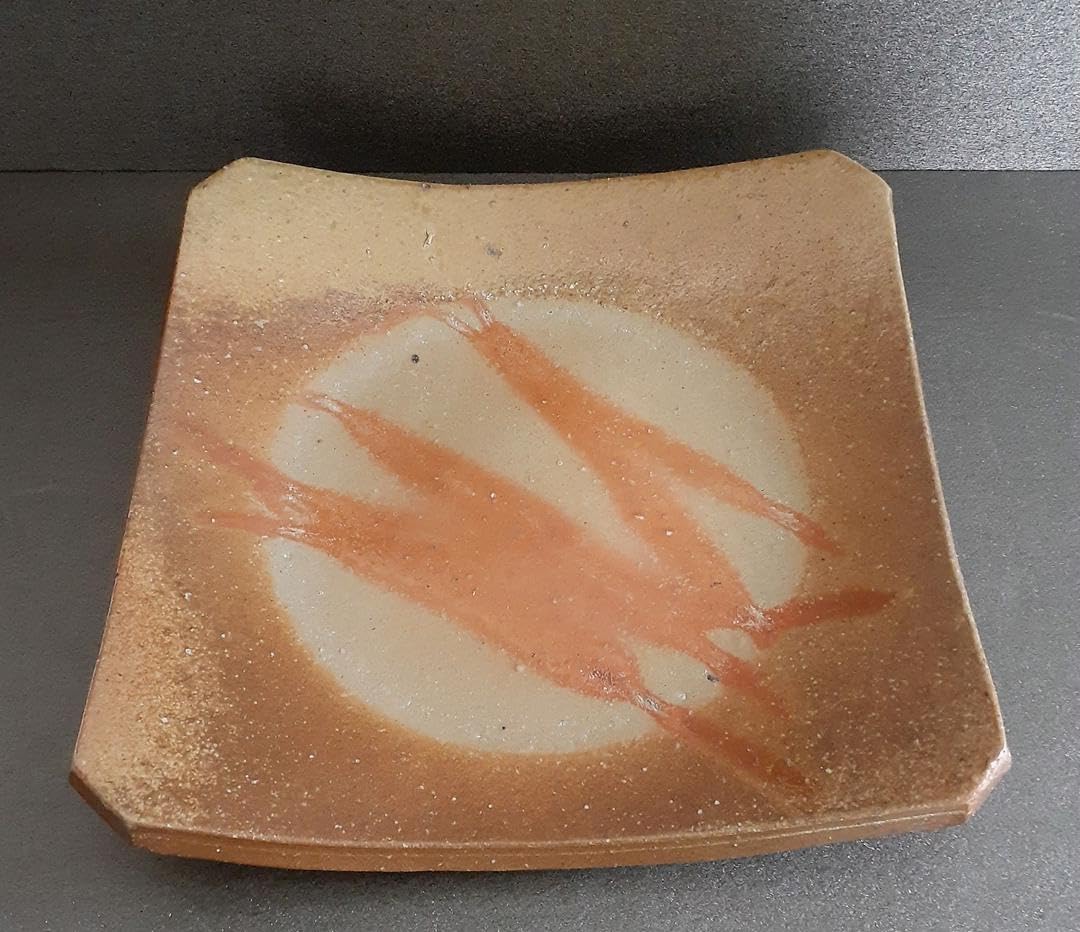 岡山県重要無形文化財保持者　【伊勢崎満】作　備前焼　火襷き四方隅切皿　共箱 岡山県重要無形文化財保持者【伊勢崎満】作備前焼火襷き四方隅切